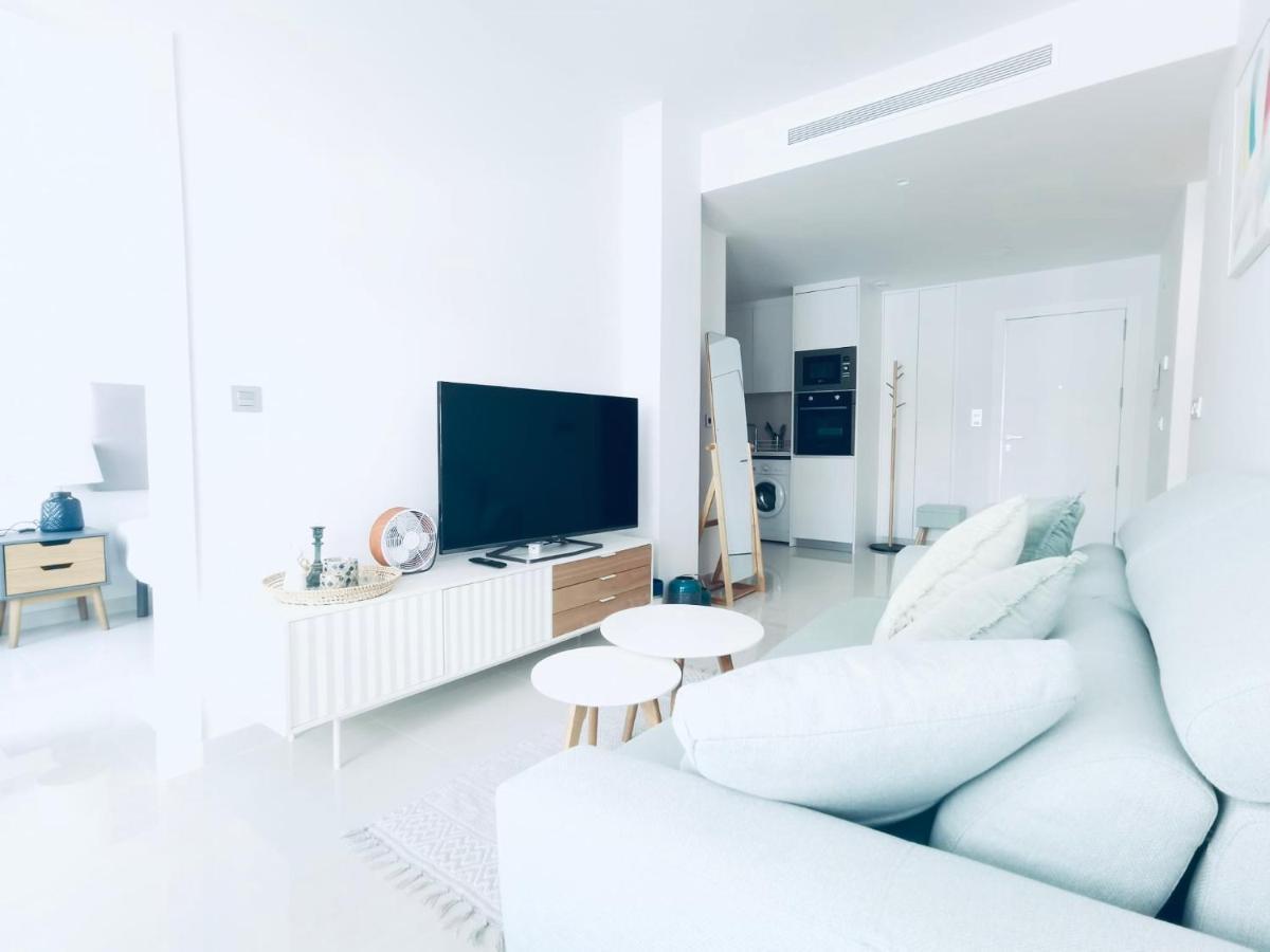 Luxury Apartment Торевиеха Екстериор снимка